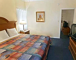 Econolodge Inn and Suites Room 02
